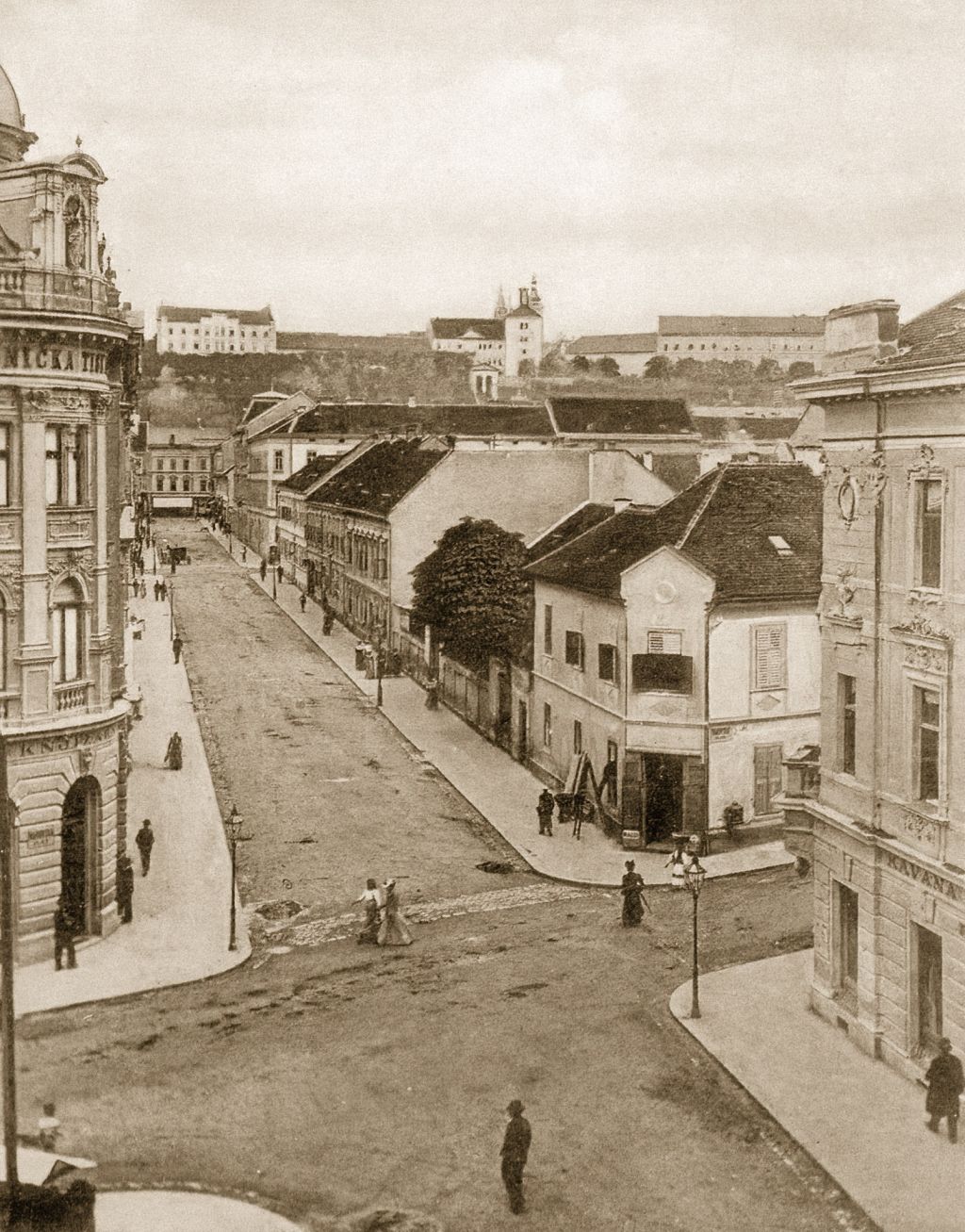 Gundulićeva ulica oko 1900-ih godine. Križanje s današnom Teslinom ulicom